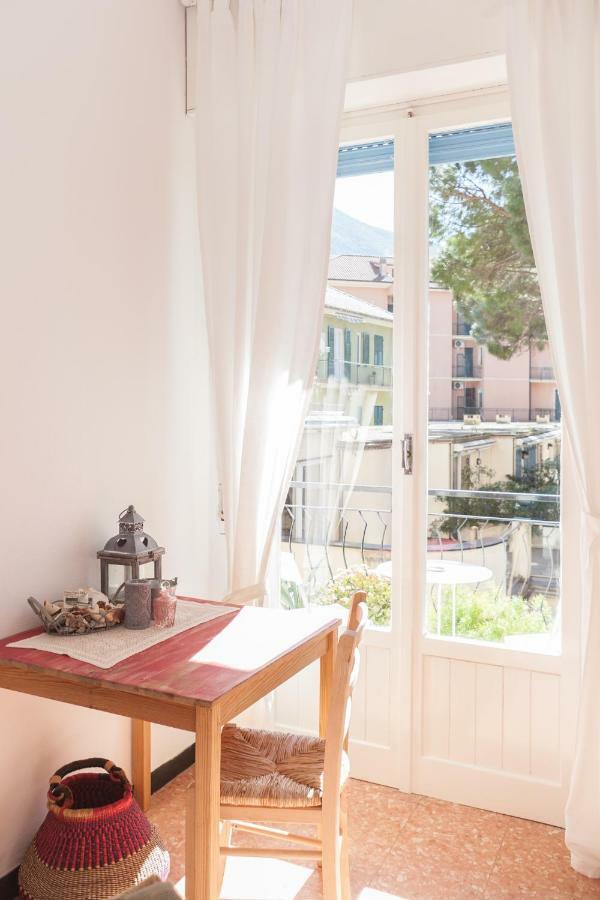 Primo Piano Bed & Breakfast โมเนเลีย ภายนอก รูปภาพ